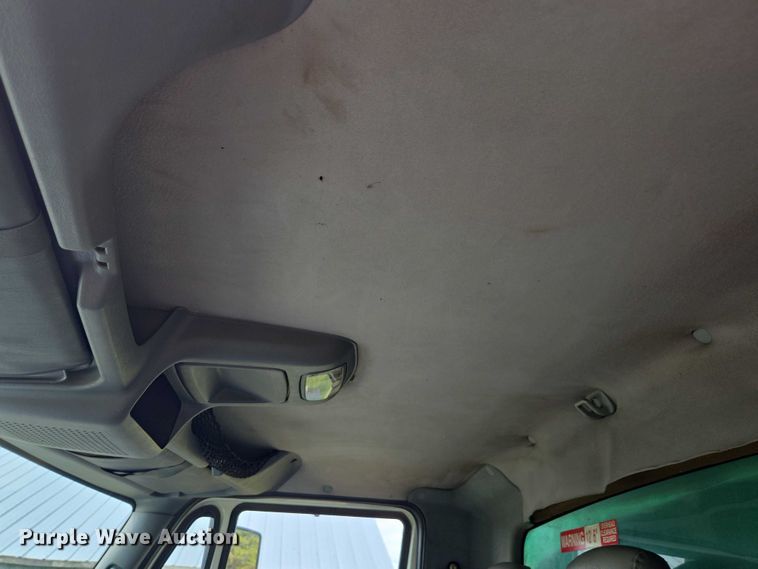 image for item DE2196 2002 International 4300 dump truck