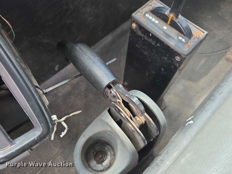 image for item DE2196 2002 International 4300 dump truck