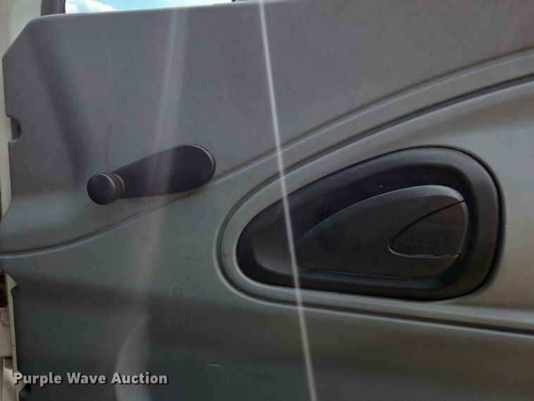 image for item DE2196 2002 International 4300 dump truck