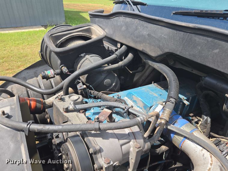 image for item DE2196 2002 International 4300 dump truck