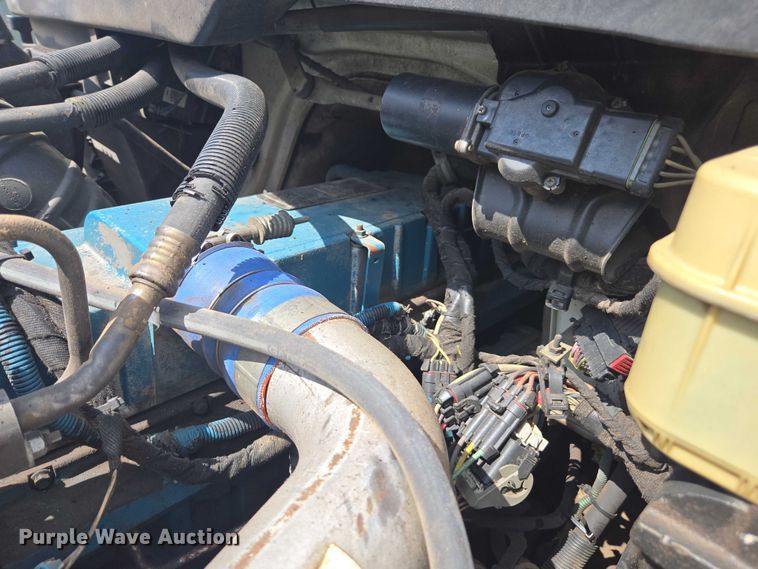 image for item DE2196 2002 International 4300 dump truck