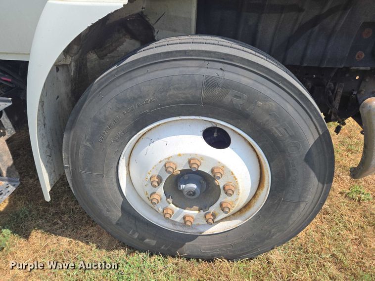 image for item DE2196 2002 International 4300 dump truck