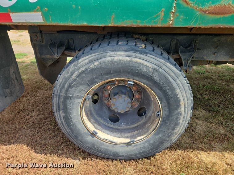 image for item DE2196 2002 International 4300 dump truck