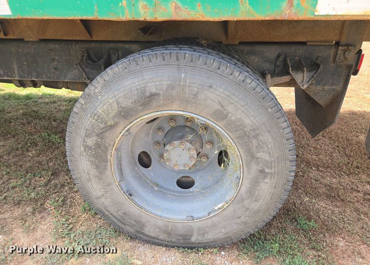 image for item DE2196 2002 International 4300 dump truck