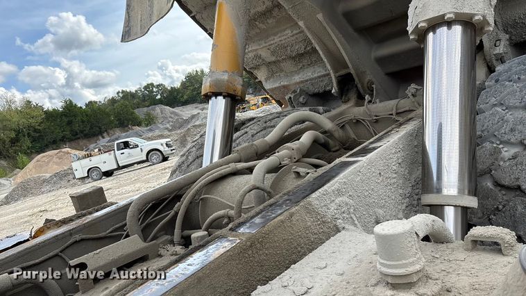 image for item DH8735 2010 Caterpillar 772 haul truck