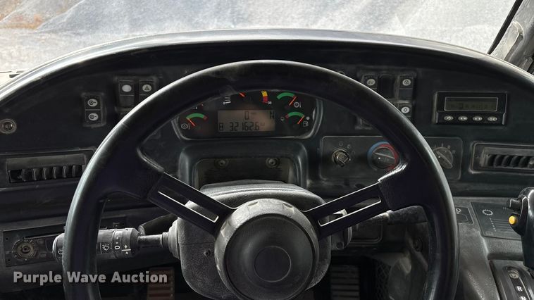 image for item DH8735 2010 Caterpillar 772 haul truck