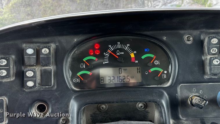 image for item DH8735 2010 Caterpillar 772 haul truck