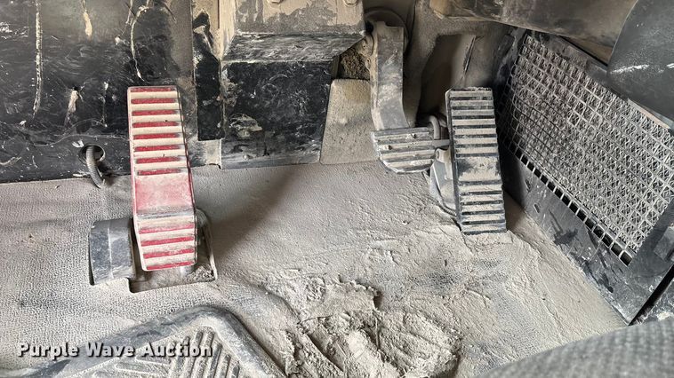 image for item DH8735 2010 Caterpillar 772 haul truck