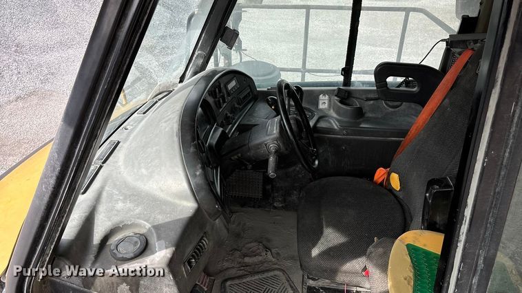 image for item DH8735 2010 Caterpillar 772 haul truck