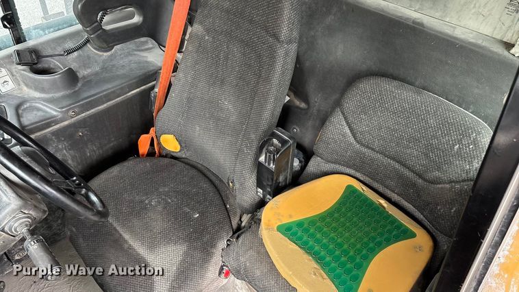 image for item DH8735 2010 Caterpillar 772 haul truck