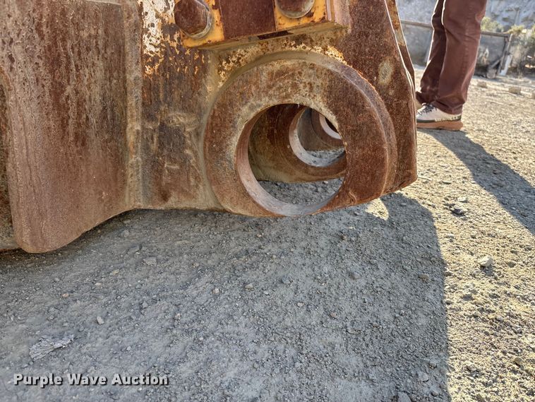 image for item DH8737 Caterpillar 156