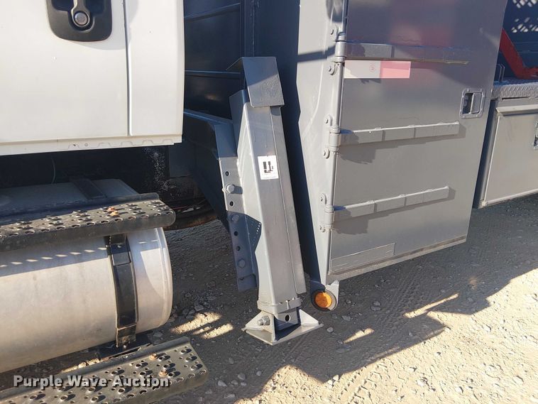 image for item DJ7829 2013 International 4300 crane truck