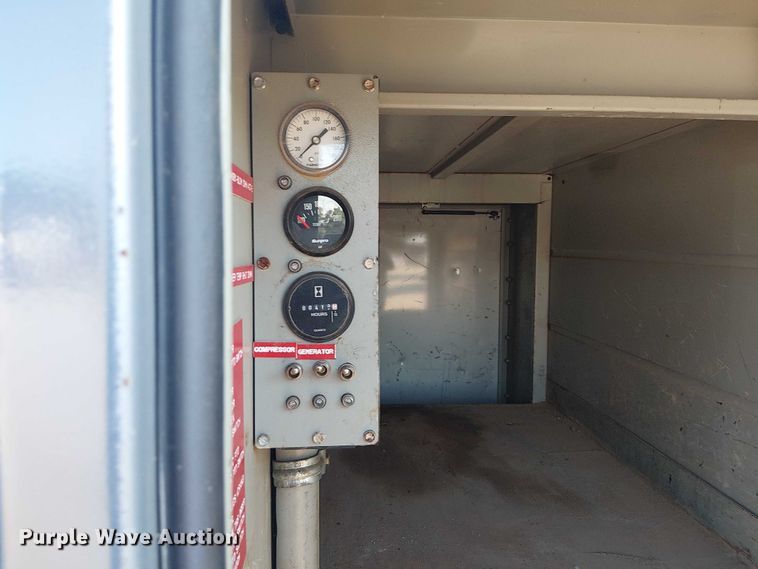 image for item DJ7829 2013 International 4300 crane truck