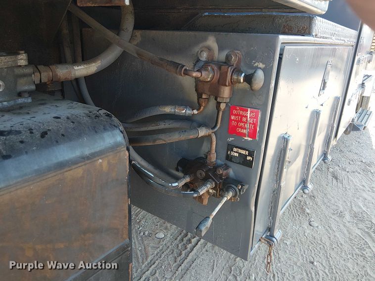 image for item DJ7829 2013 International 4300 crane truck