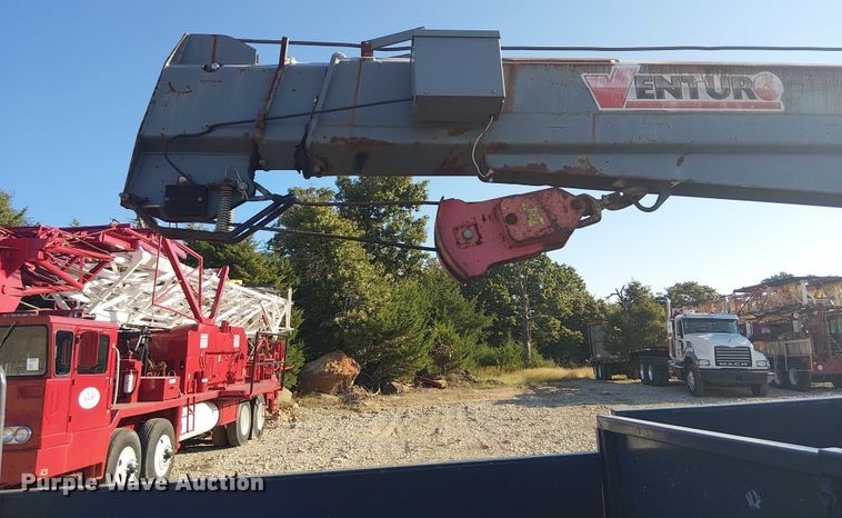 image for item DJ7829 2013 International 4300 crane truck