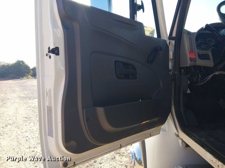 image for item DJ7829 2013 International 4300 crane truck