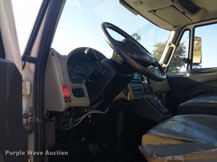 image for item DJ7829 2013 International 4300 crane truck