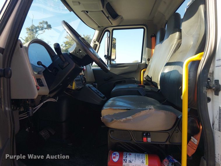 image for item DJ7829 2013 International 4300 crane truck