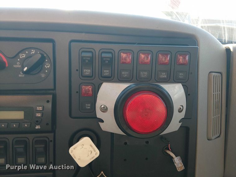 image for item DJ7829 2013 International 4300 crane truck