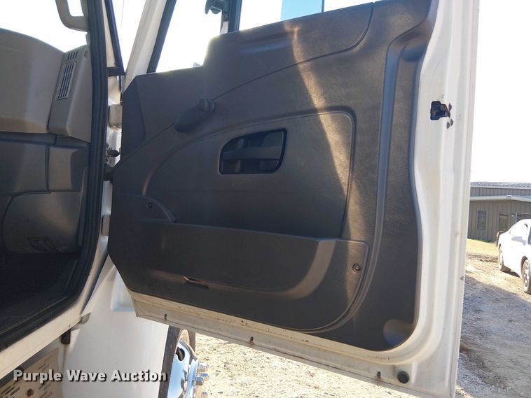 image for item DJ7829 2013 International 4300 crane truck