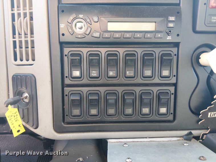 image for item DJ7829 2013 International 4300 crane truck