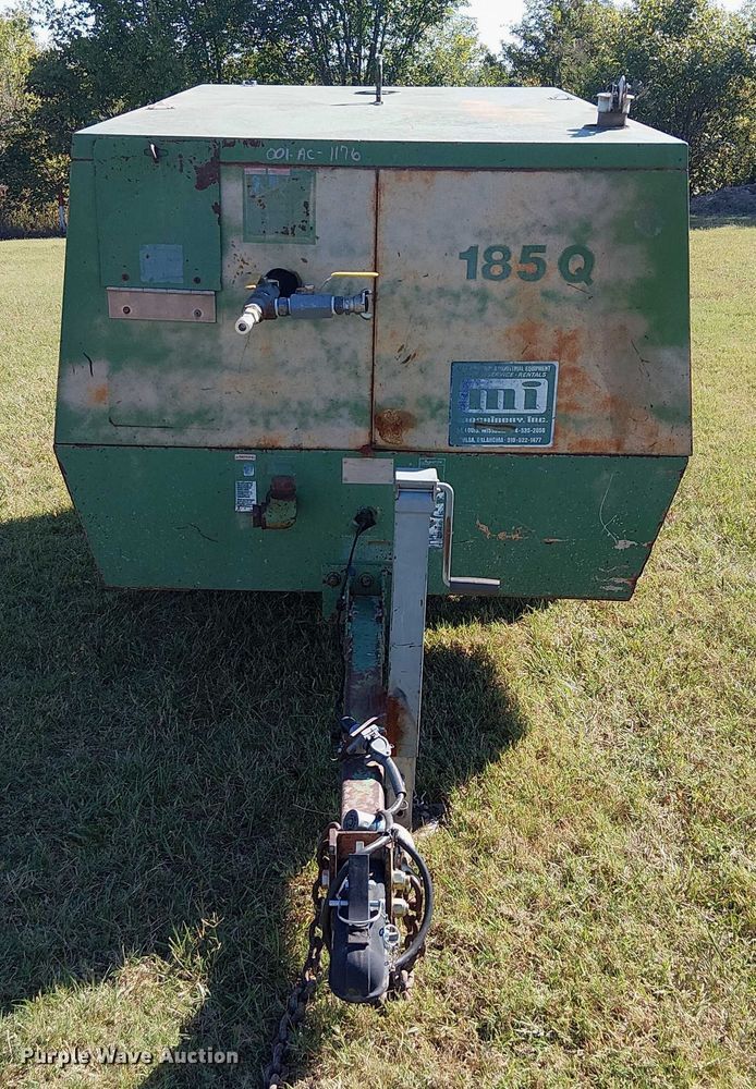 image for item DJ7834 Sullair 185Q air compressor