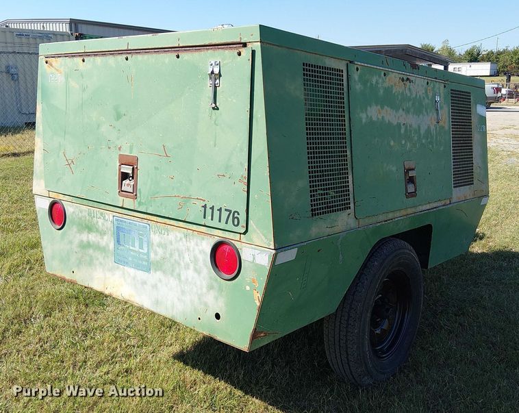 image for item DJ7834 Sullair 185Q air compressor