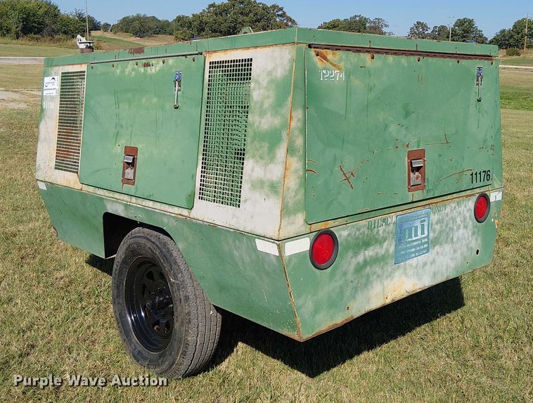 image for item DJ7834 Sullair 185Q air compressor