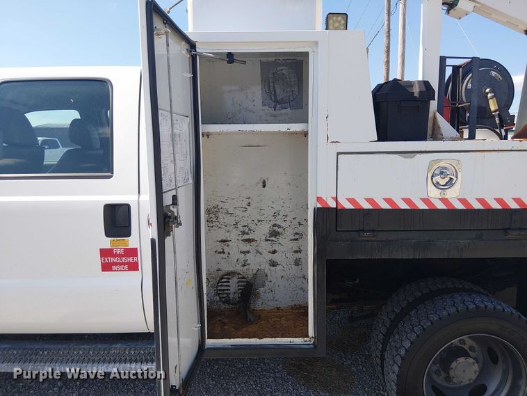 image for item DJ7863 2013 Ford F550 Super Duty utility / service truck