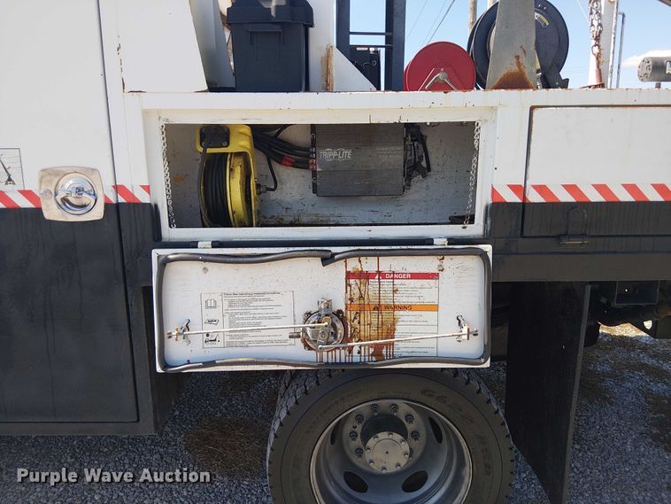 image for item DJ7863 2013 Ford F550 Super Duty utility / service truck