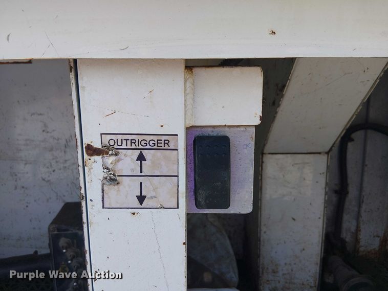 image for item DJ7863 2013 Ford F550 Super Duty utility / service truck