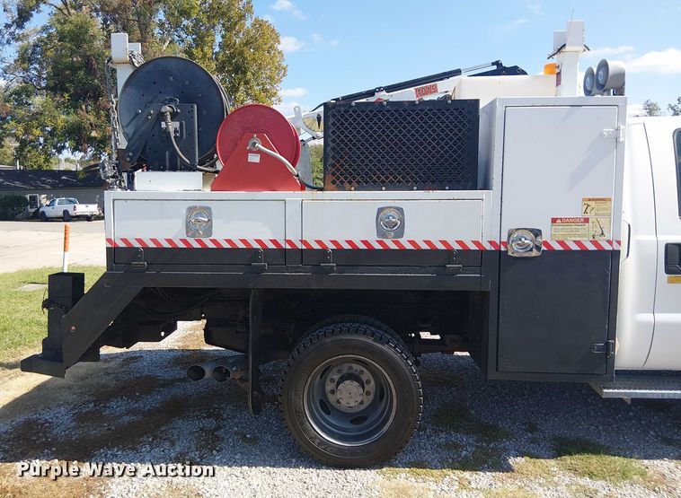 image for item DJ7863 2013 Ford F550 Super Duty utility / service truck