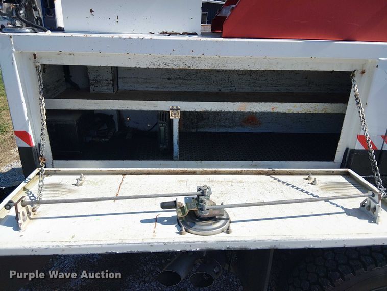 image for item DJ7863 2013 Ford F550 Super Duty utility / service truck