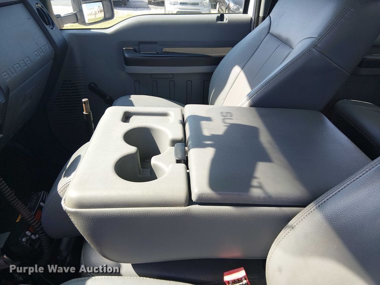 image for item DJ7863 2013 Ford F550 Super Duty utility / service truck