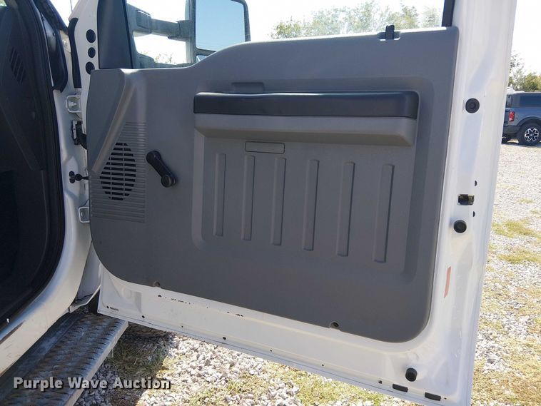 image for item DJ7863 2013 Ford F550 Super Duty utility / service truck