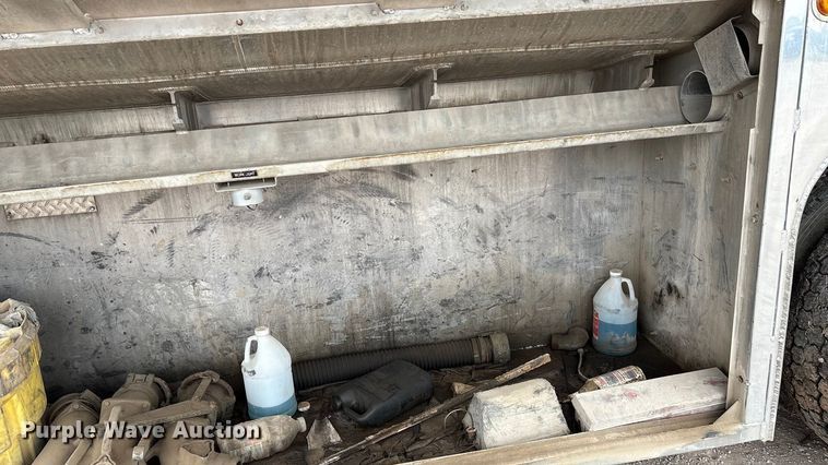 image for item DO1184 2007 International 7400 fuel truck