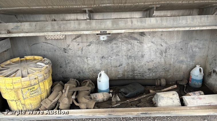 image for item DO1184 2007 International 7400 fuel truck