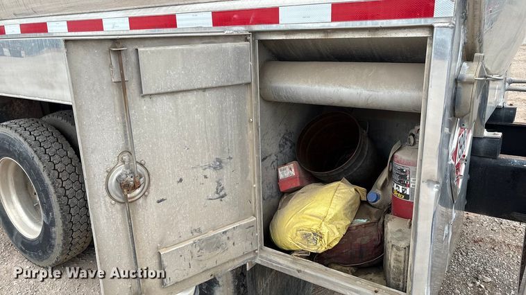 image for item DO1184 2007 International 7400 fuel truck