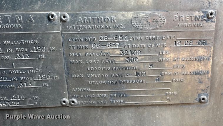 image for item DO1184 2007 International 7400 fuel truck