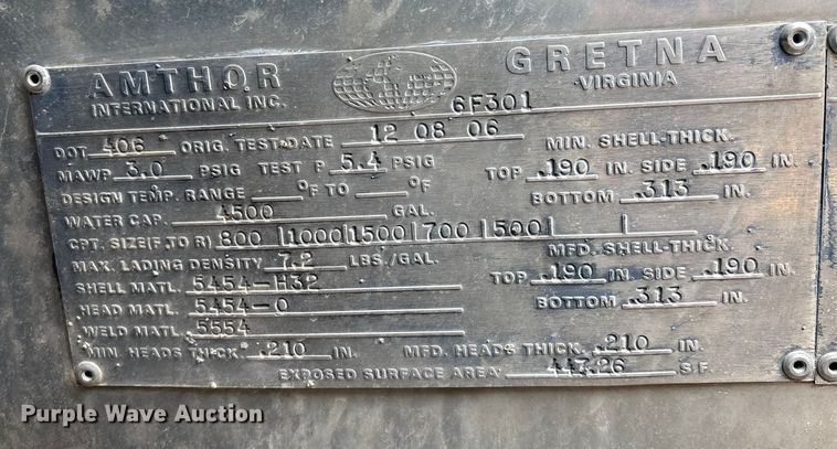 image for item DO1184 2007 International 7400 fuel truck