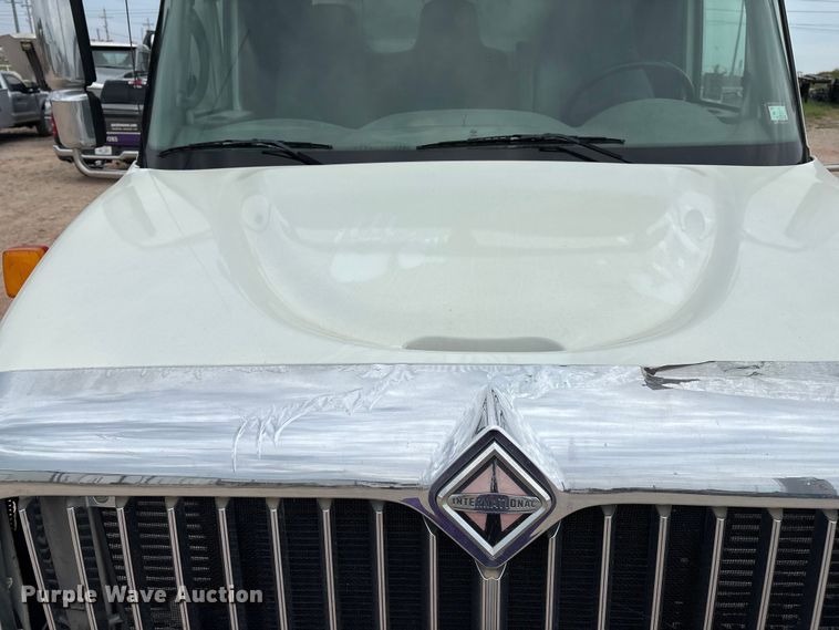 image for item DO1184 2007 International 7400 fuel truck