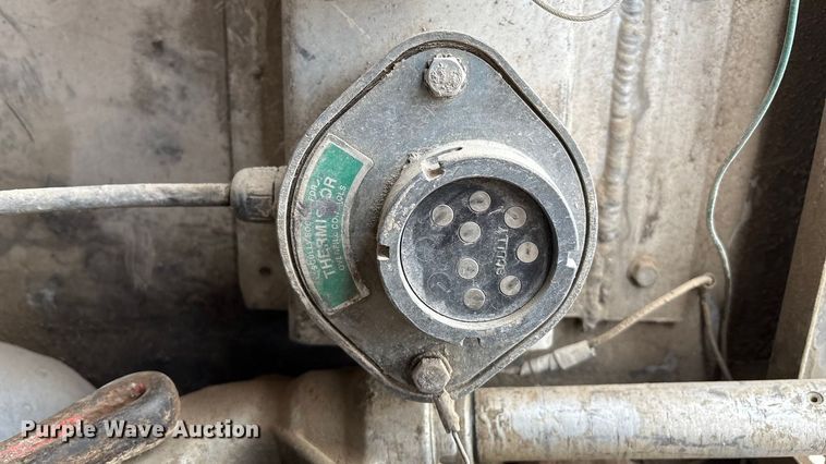 image for item DO1184 2007 International 7400 fuel truck