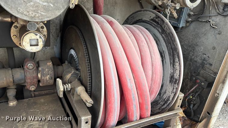 image for item DO1184 2007 International 7400 fuel truck