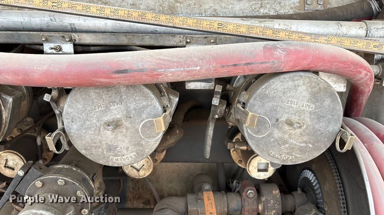 image for item DO1184 2007 International 7400 fuel truck