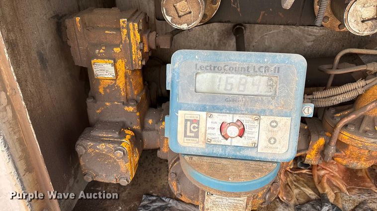 image for item DO1184 2007 International 7400 fuel truck