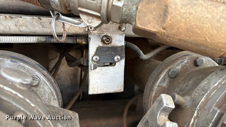 image for item DO1184 2007 International 7400 fuel truck