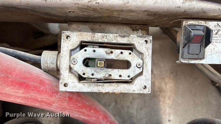 image for item DO1184 2007 International 7400 fuel truck