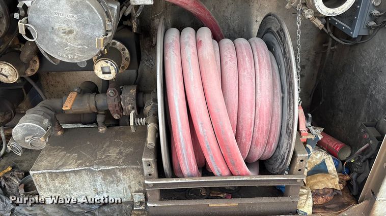 image for item DO1184 2007 International 7400 fuel truck