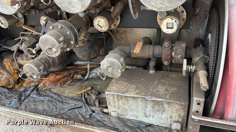 image for item DO1184 2007 International 7400 fuel truck