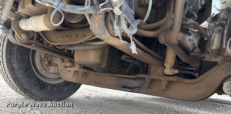 image for item DO1184 2007 International 7400 fuel truck